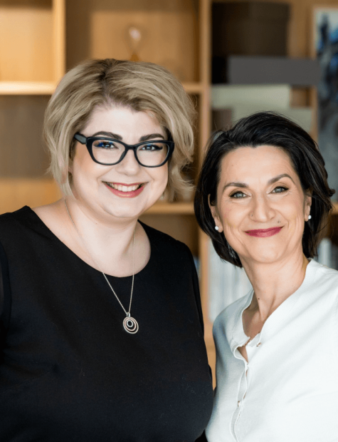 Sára a Kamila z Personky PRO smějící se v hřejivé místnosti